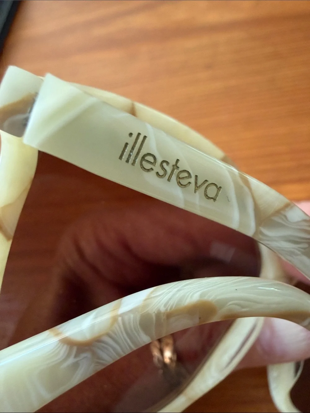 Illesteva Beige/Cream Marbled Cat-Eye Sunglasses.  NWOT